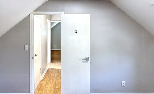 Building Photo - 312 Robinwood Ave