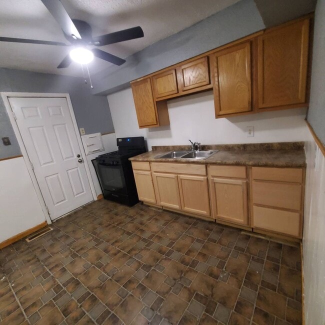 Building Photo - 3784 E 142nd St