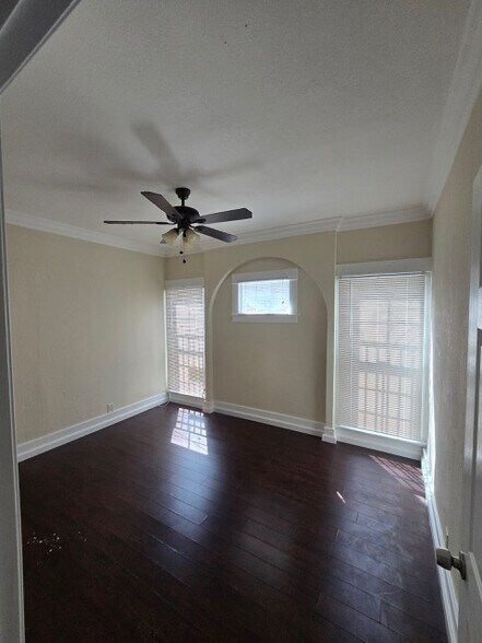 Building Photo - 1667 S Westmoreland Blvd