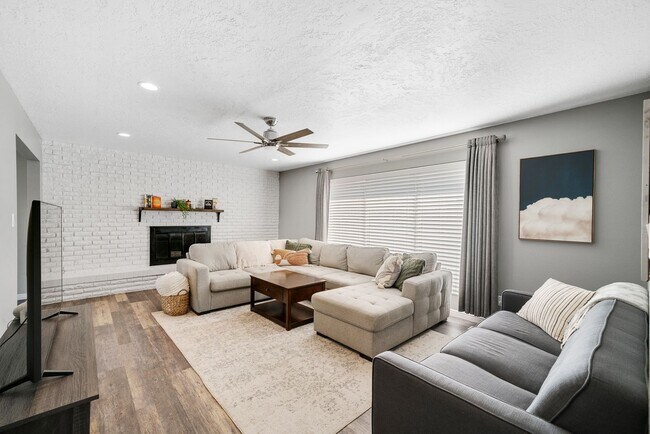 Building Photo - Unique & Fully Renovated Bloomington Home
