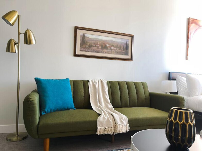 Building Photo - 2530 University Ave