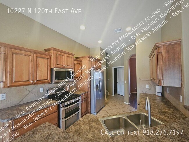 Building Photo - 10227 N 120th E Ave