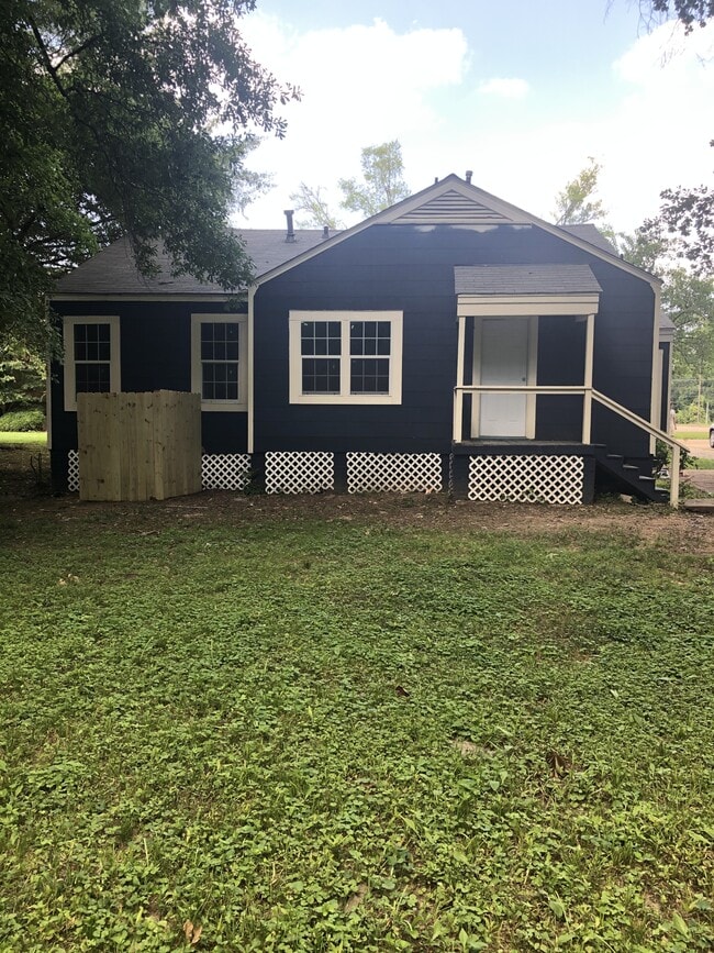 Building Photo - 611 Choctaw Rd