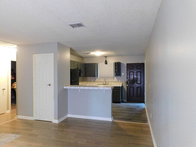 Building Photo - 5327 Westchase Ct