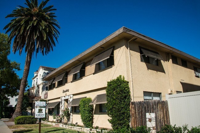 Primary Photo - 140 S Catalina Ave