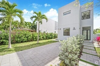 Building Photo - 2330 SW 14th St