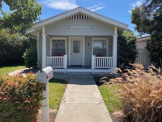 Primary Photo - 2 bedroom 1 bath Brea $3200