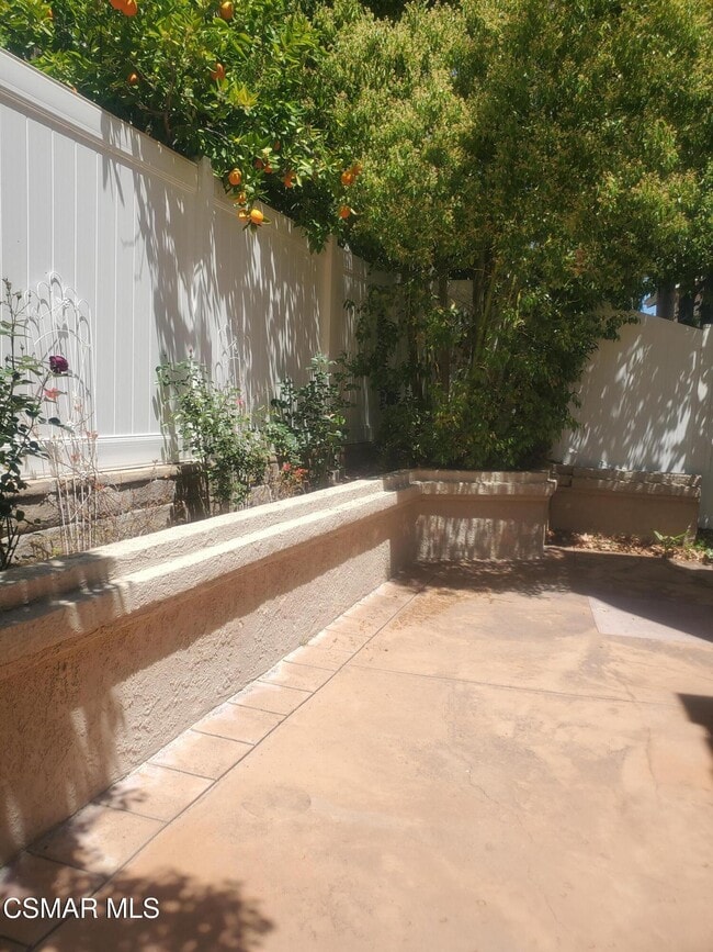 Building Photo - 4819 La Rosa Dr