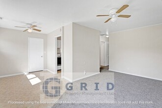 Building Photo - Charming 2 Bedroom Bungalow Available in NE Portland!