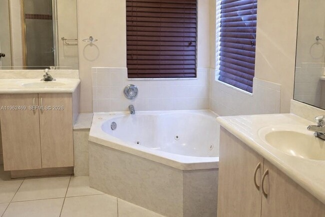 Building Photo - 7645 NW 19th Ct