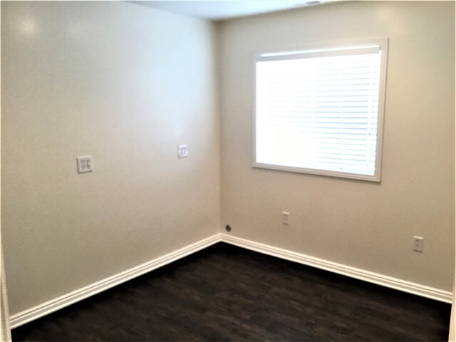 Building Photo - 1454 Fowler Ave