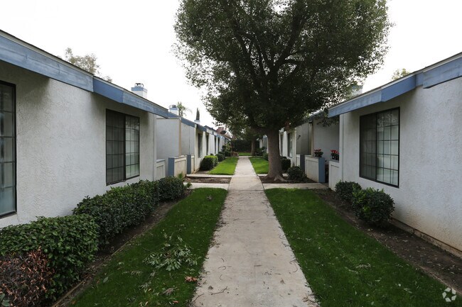 Building Photo - Los Reyes Apartment Homes