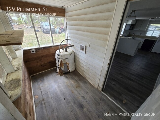 Building Photo - 329 Plummer St