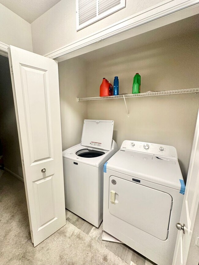 Building Photo - Beautiful townhome on Birmingham for rent!