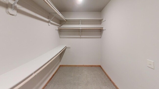 Building Photo - Townhome by the Park - Spacious 2 Car Gara...