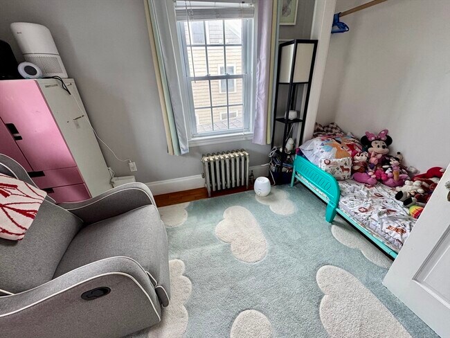 Building Photo - 859 Fellsway W