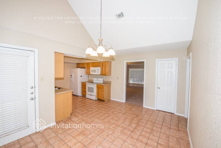 Building Photo - 3801 Devonaire Dr