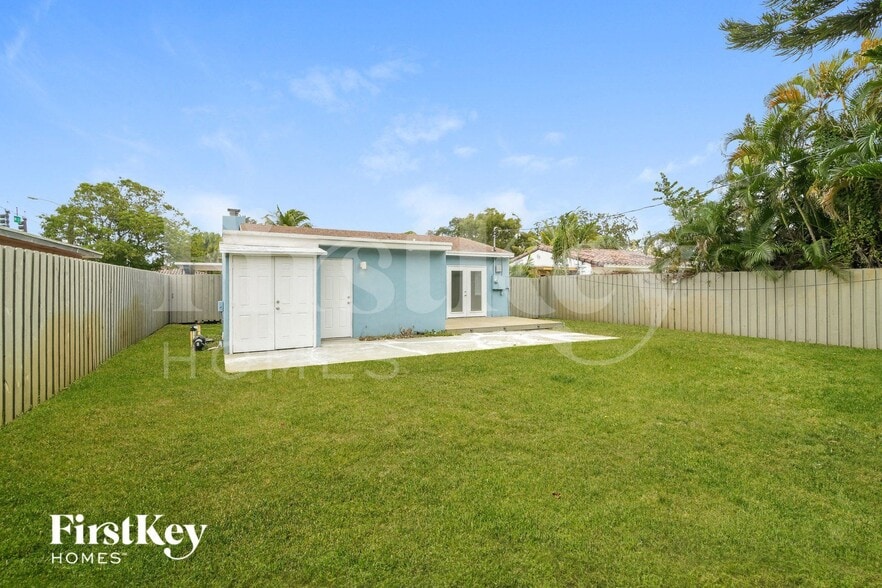 Building Photo - 1241 NW 7th Ave