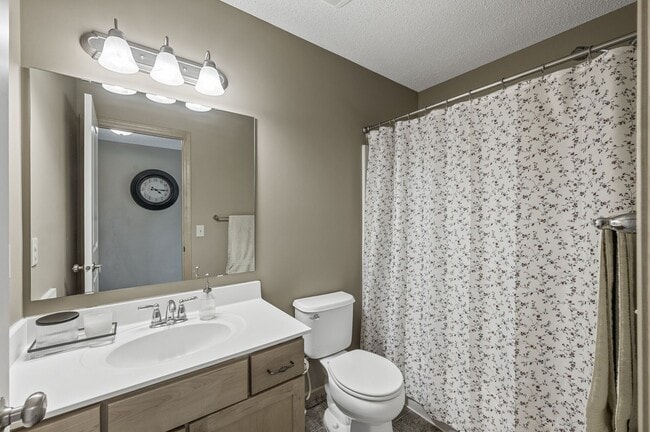 Building Photo - Spacious 3-Bedroom Townhome in Prime Savage/Prior Lake Location
