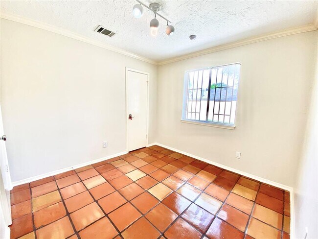 Building Photo - 22538 Market Square Ln