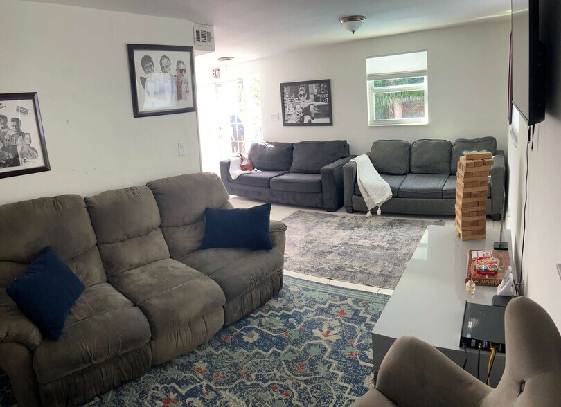 Building Photo - 712 SW 7th Terrace