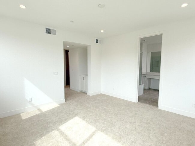 Building Photo - Newly Built ! Be The First To Live Here ! Modern Detached Home In New City Village !