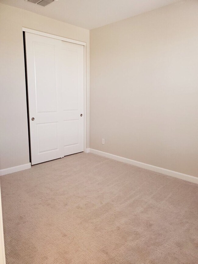 Building Photo - Newer Smart Home Near Mayo Clinic!