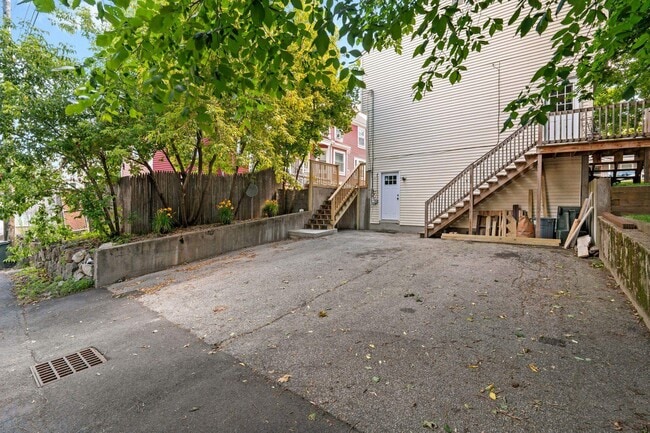 Building Photo - 842 Beech St