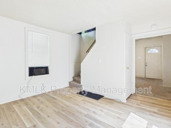 Building Photo - 534 Gage St
