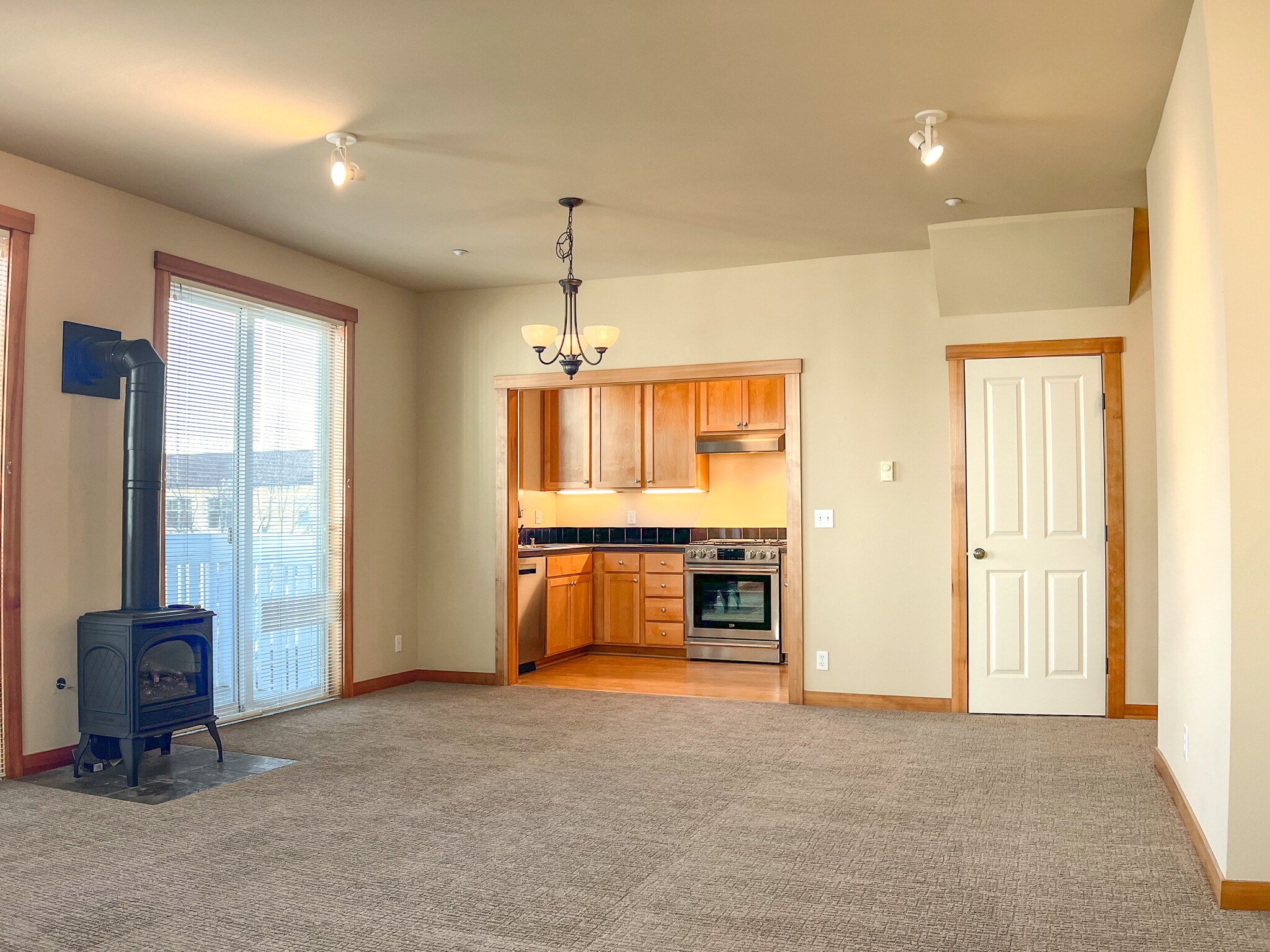 Building Photo - 115 Hall Brothers Loop