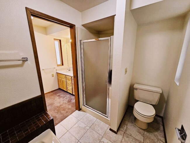 Building Photo - 4 Bed 2.5 Bath Kirkland - Lake WA Schools