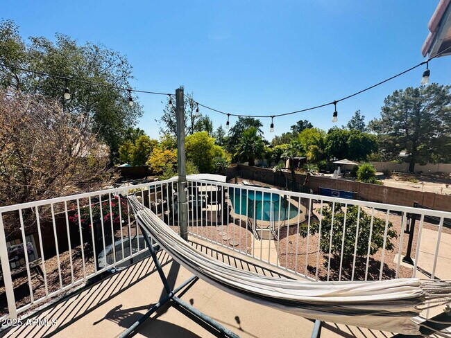Building Photo - 727 W Mendoza Cir