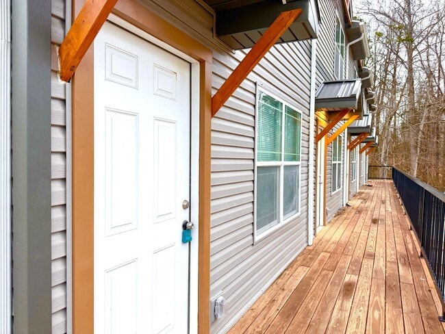 Building Photo - 511 Glenstone Springs Dr