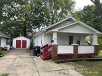 Building Photo - Charming 3-Bedroom Property in Prime Location