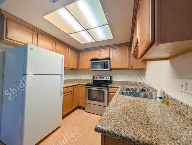 Building Photo - 2 Bed 1 Bath No one Above You