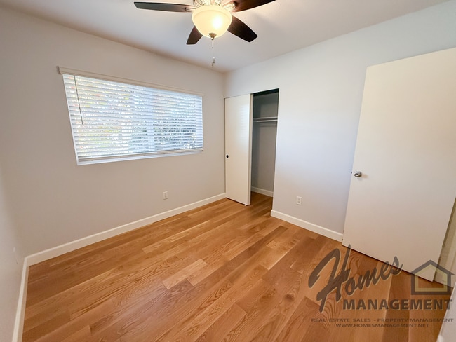 Building Photo - Homes Management - 3 bed, 2 bath home off Oak Hill