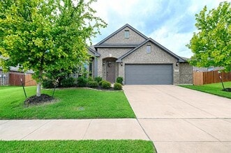 Building Photo - 1721 Maplewood Dr