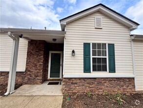 Building Photo - 682 Bedford Ct