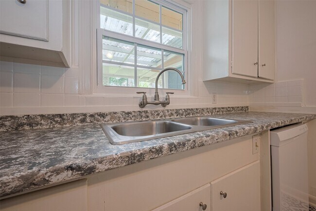 Building Photo - 5513 Fairdale Ln