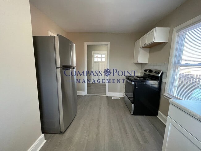 Building Photo - Remodeled 3 bedroom and 2 bath House! Ready for you! FIRST MONTH RENT FREE!!
