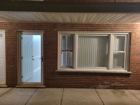 Building Photo - 135 Dover Dr