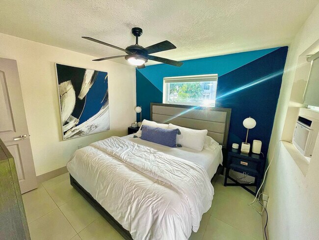 Building Photo - 618 NE 14th Ave