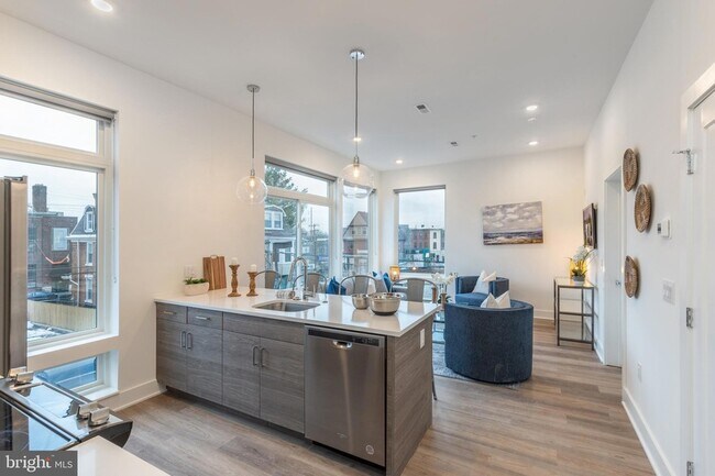 Building Photo - 5545 Pulaski Ave