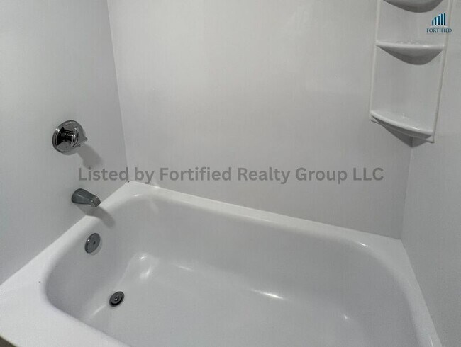 Building Photo - 106 Tuttle St