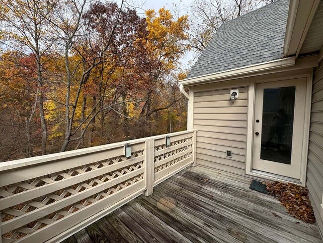 Building Photo - Sun-filled And Spacious 2 Bed 2 Bath Condo With Balcony In Desired Willow Point