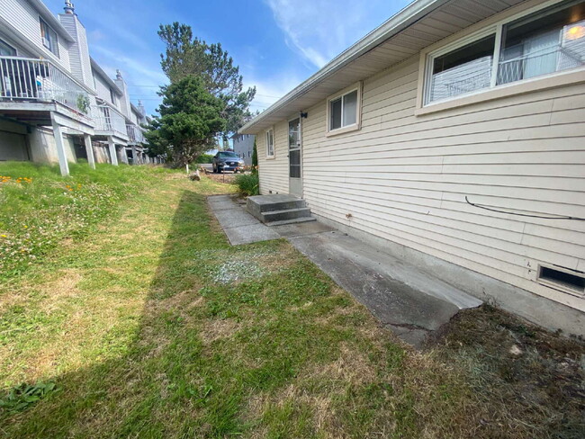 Building Photo - Charming 2-Bed Duplex Retreat in Bellingha...