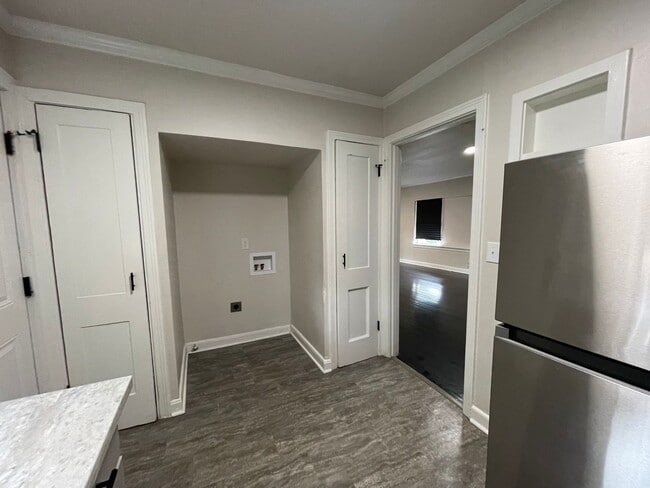 Building Photo - Highland Charmer! Come see Today!