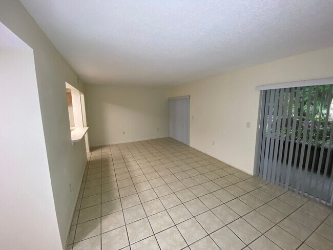 Building Photo - 130 Jasmine Woods Ct