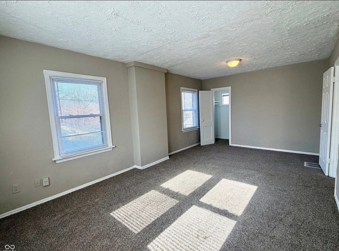 Building Photo - 4002 Rookwood Ave