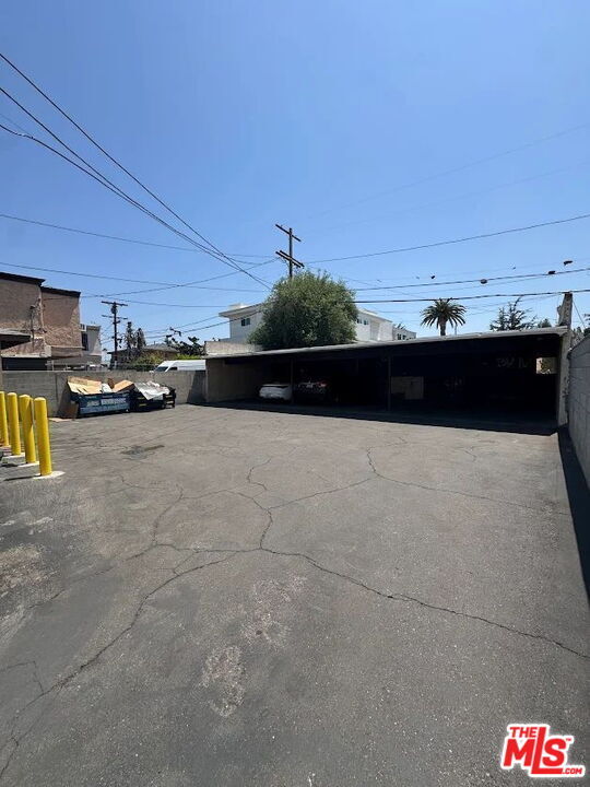 Building Photo - 14202 Delano St